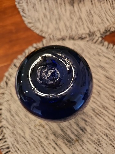 Gorgeous Vintage Handblown Cobalt Blue Vase with Elongated Neck/BalloonBottom - Picture 3 of 5