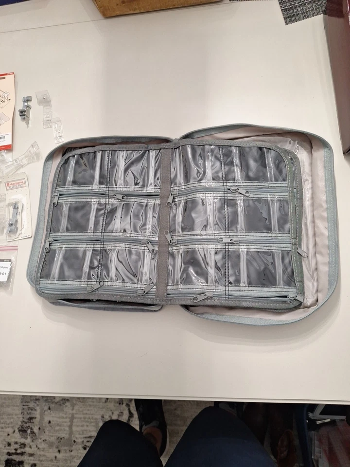 Husqvarna Viking Pie Lote Y Bolso de Diseñador Elástico Perla Recolección Hiskylock 936 Foto 4 de 4