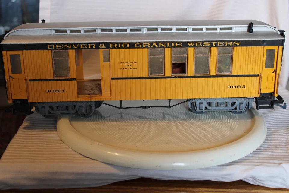 G Scale LGB, Combine Car, Denver & Rio Grande, Yellow #3083, With Interior - Image 3 of 4