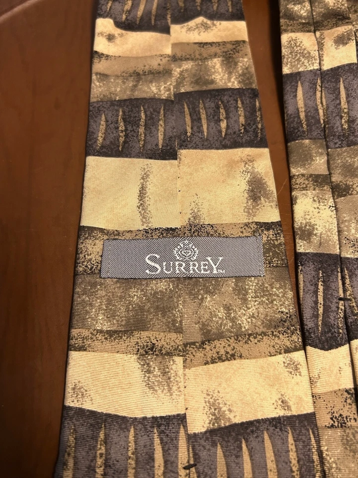 Corbata a rayas 100 % seda marrón Surrey para hombre Foto 2 de 4