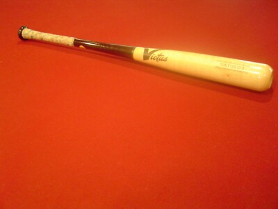 VictusTatis 21 Wood bat - close to no use, lizard skin wrap has been applied