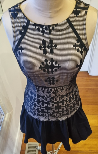 White Suede size 6 Black lace drop waist cocktail dress - Picture 4 of 9