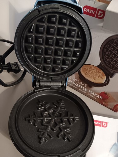 Dash Holiday Winter Snowflake Shape Mini Waffle Maker Blue Non-Stick Surface - Picture 4 of 6