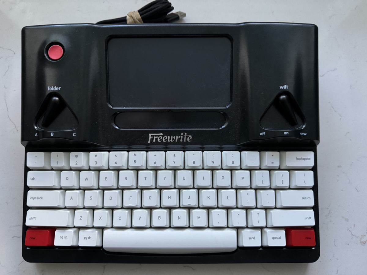 Astrohaus Freewrite Smart Typewriter Digital Typewriter with E Ink
