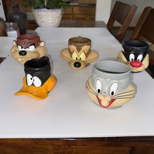 Vintage Looney Toons 5 Cup Mug Set