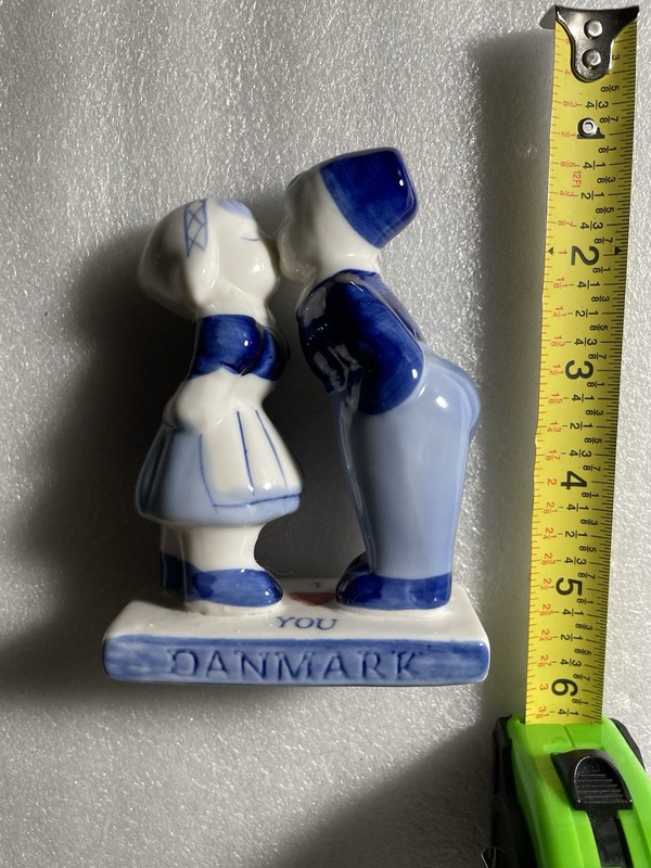 Danish / Denmark - Kissing Figurine - Ceramic