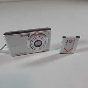 Sony Cyber-shot DSC-W530 デジタルカメラ　シルバー Amazon.com : Sony Cyber-Shot DSC-W530 14.1 MP Digital Camera with