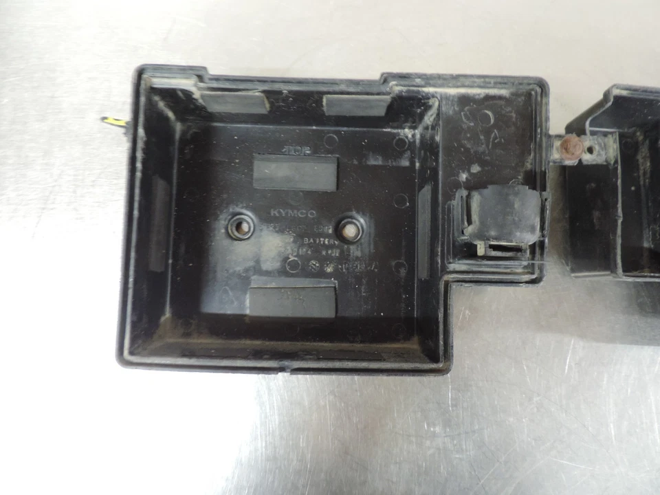 Caixa e tampa de bateria 2011 Arctic Cat XC 450 XC450 - Imagem 2 de 4