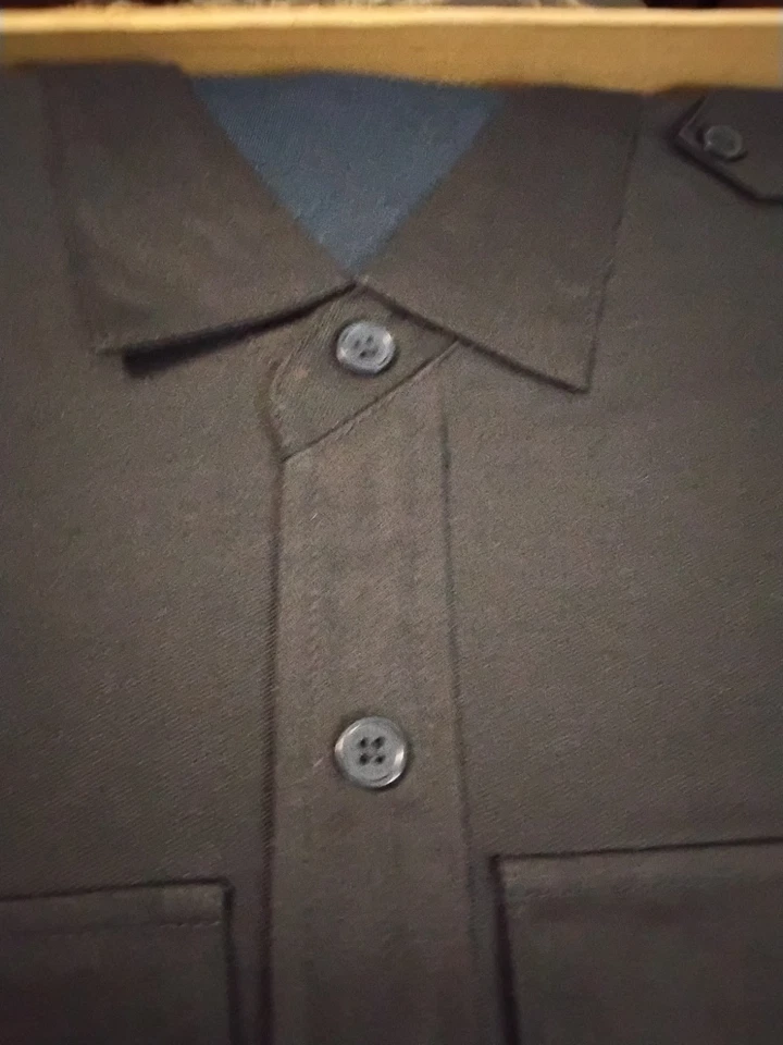 КОЛЛЕКЦИЯ UNIFORMED АЛЬБОМ ДЛЯ ВЫРЕЗОК НОВЫЙ В КОРОБКЕ - ВОЕННЫЕ И СЛУЖБЫ НА ПАМЯТЬ АЛЬБОМ ДЛЯ ВЫРЕЗОК - Изображение 2 из 4