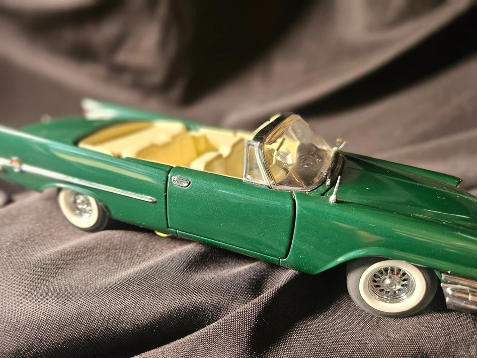 Franklin Mint 1957 Chrysler 300C Dark Green 1:24 Scale Inv. #5327 - Image 3 of 4