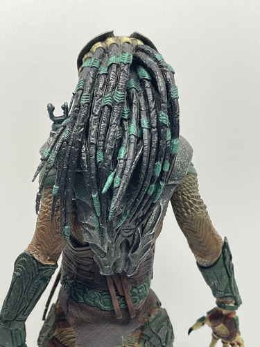 RARE NECA TRACKER PREDATOR 7" BROKEN TUSKS GOOD CONDITION - Picture 9 of 16