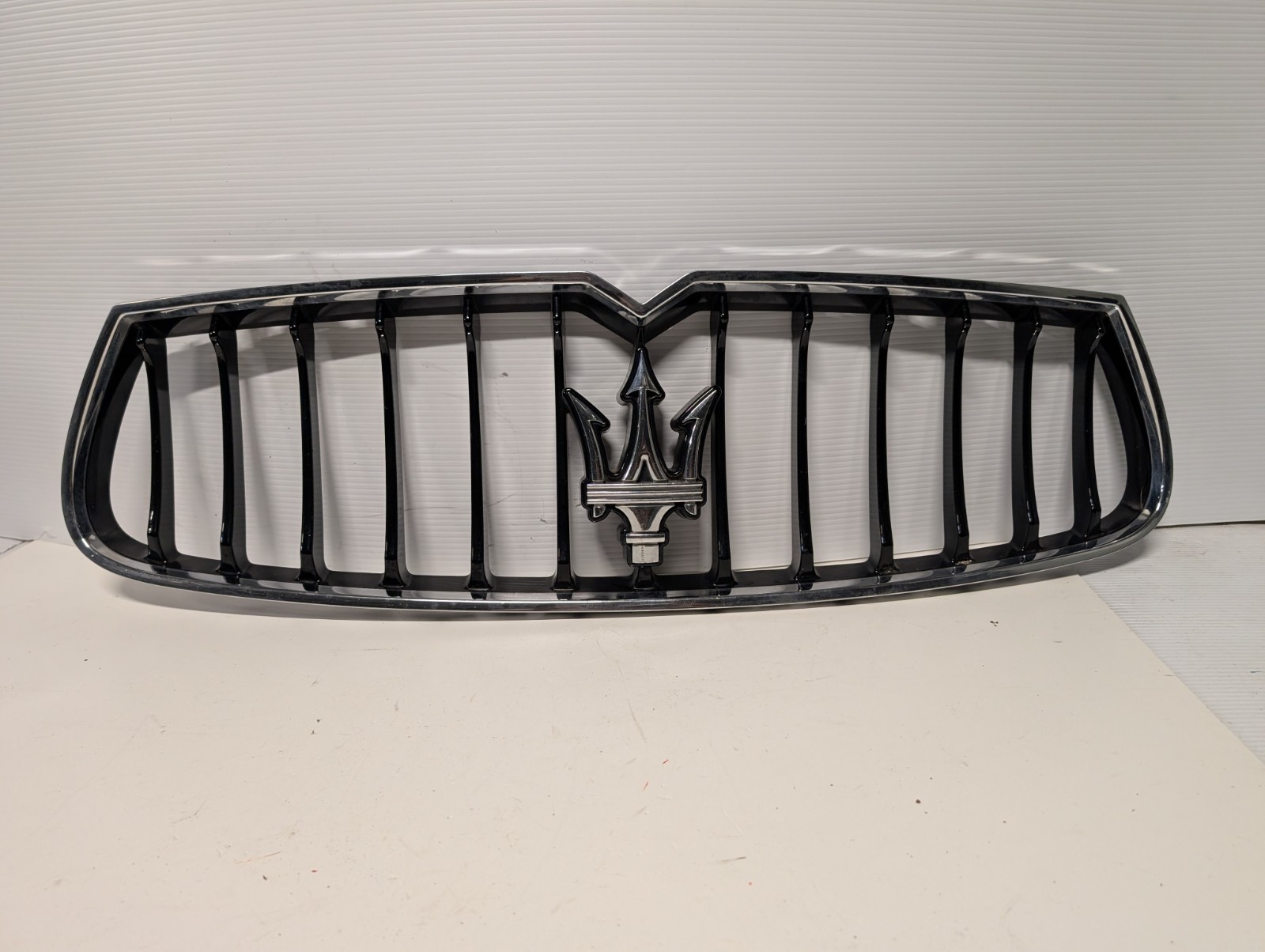 2014-2017 Maserati Ghibli Front Bumper Center Radiator Grille 
