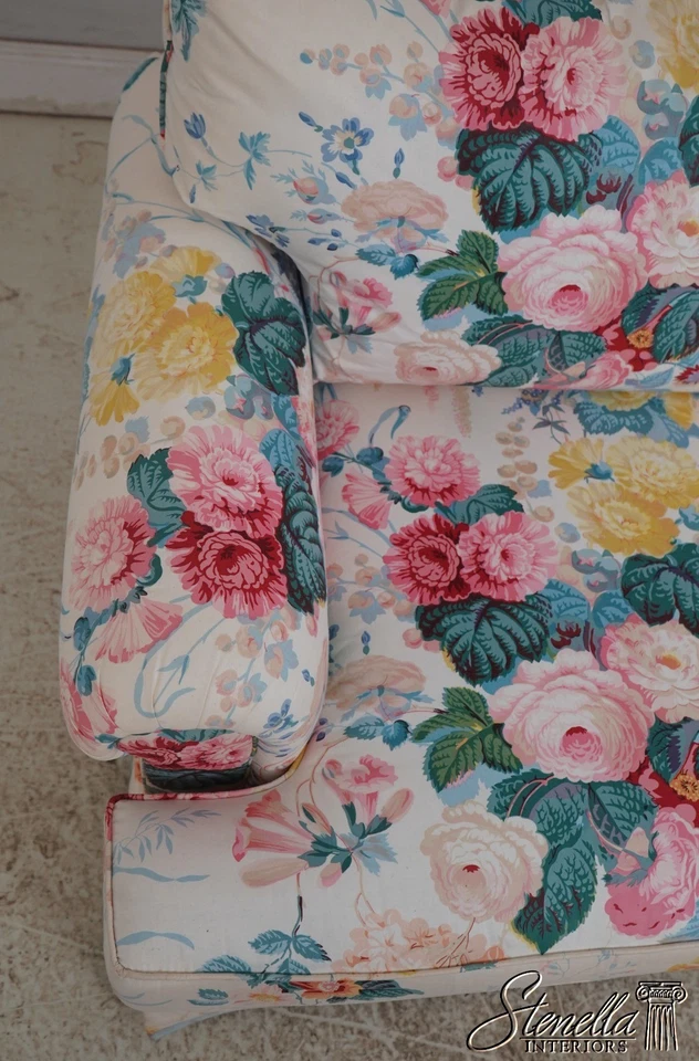 Sofá loveseat pequeño con estampado floral HENREDON Foto 4 de 4
