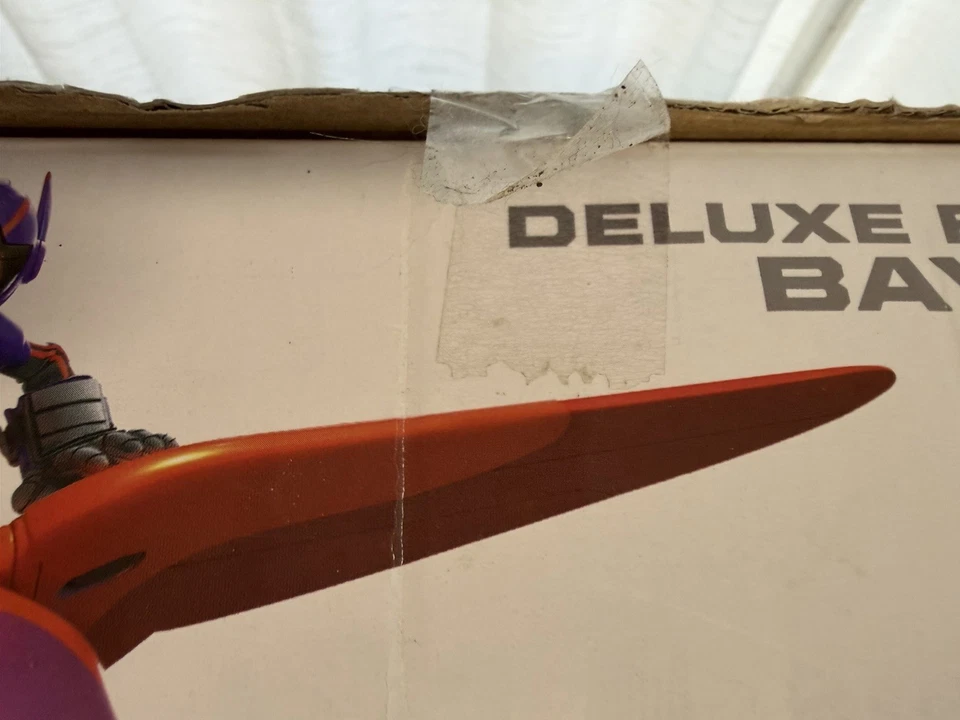 Big Hero 6 豪华 Flying Baymax 2015 万代,盒子损坏,电池已死 — 第 3/4 张图片