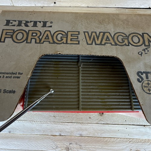 NOS ERTL Forage Wagon Steel Box Turntable Beater Bars Authentic Detailing Toy - Picture 8 of 8