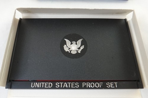 17 United States Proof Sets with Original Government Boxes, 1979-1992. - Picture 2 of 5