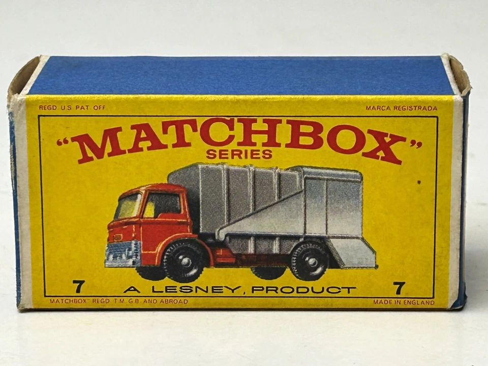 Matchbox No. 7 Refuse Garbage Truck with Original Box, Nice - Image 3 of 4