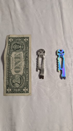 2pcs Set Punisher skull keychain - Picture 4 of 9