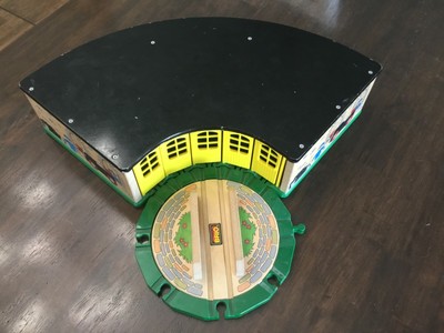 brio roundhouse turntable