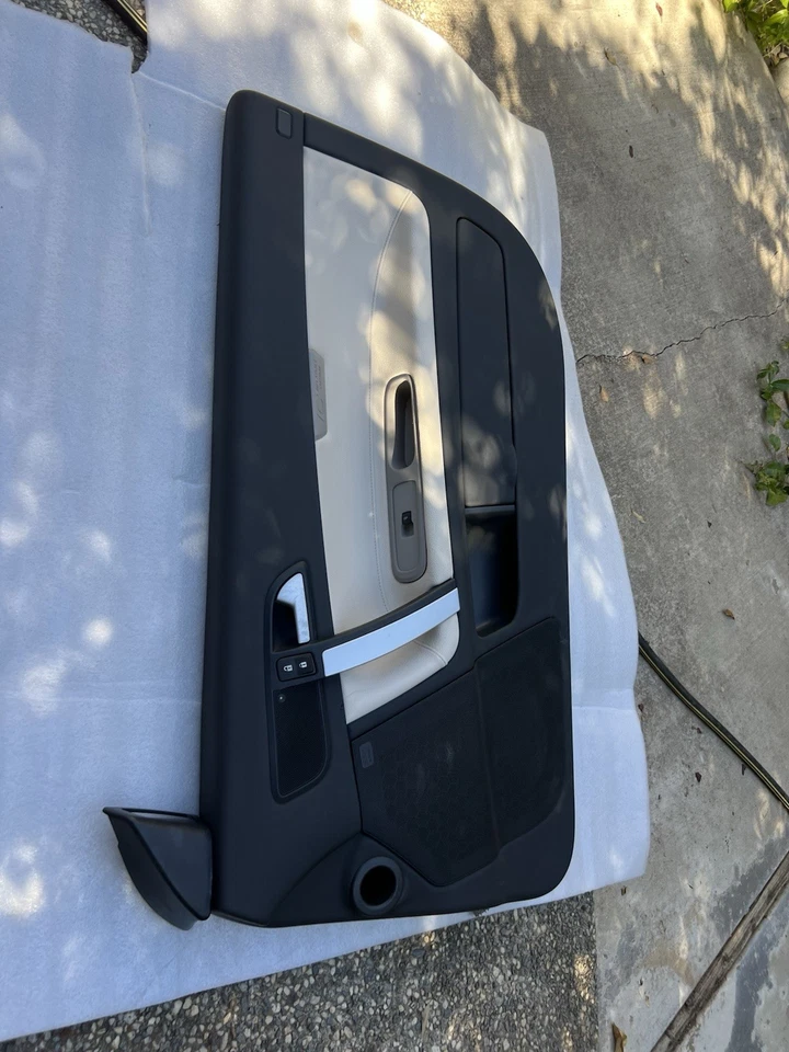 11-13 VOLVO C70 FRONT RIGHT PASSENGER SIDE INTERIOR DOOR PANEL - Image 2 of 4