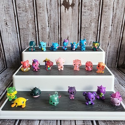 Mixed Lot of  22 HATCHIMALS COLLEGGTIBLES  Small Toys Mini Action Figures