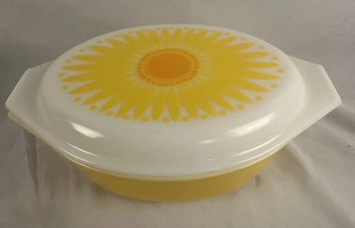 Vintage Pyrex 045 Yellow Daisy Sunflower 2.5 Quart Casserole Dish w/Lid 12.75"