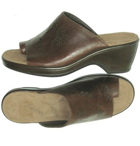 dansko perforated clogs