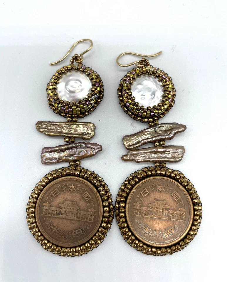 Monedas chinas antiguas bordadas con cuentas y pendientes de perlas Keshi Foto 4 de 4