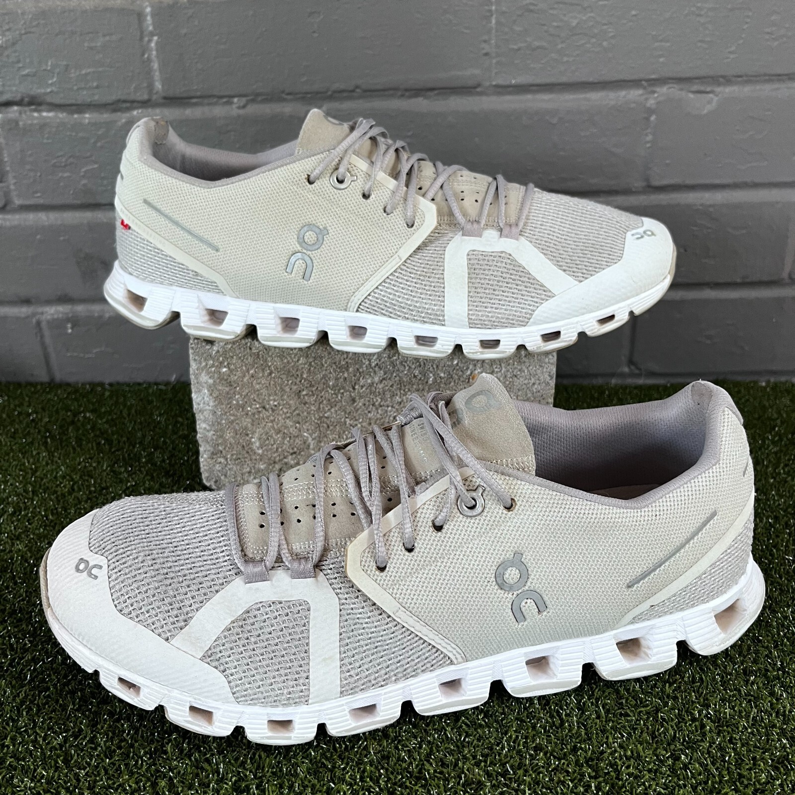 on cloud cloud 5 pearl white