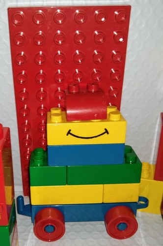 Lot of 86 Lego DUPLOS Building Blocks Red Yellow Blue Green A Few Tyco Mixed In - Picture 8 of 8