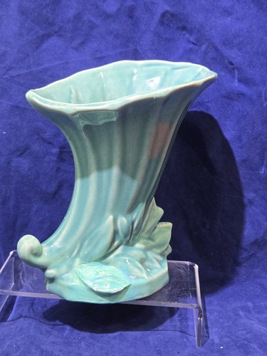 Vintage McCoy Cornucopia Vase, Aqua Leaf And Berry - Old And Beautiful - Picture 5 of 21