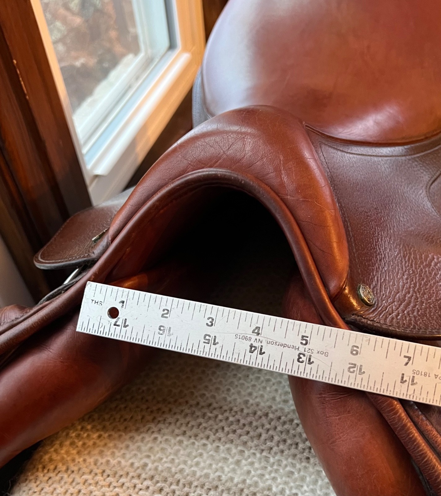 Barnsby English Saddle 17.5 " inch Jump Jumping close contact puffy knee England