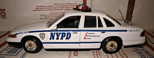 Motor Max NYPD Die-Cast Ford Crown Victoria Car Series 76102, 1:24 Scale - Picture 4 of 8