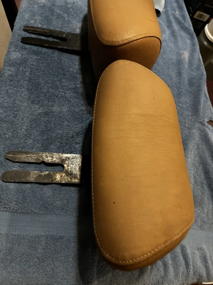Reposacabezas asiento trasero clásico Saab 900 hatchback y sedán cuero 2 color tostado a juego Foto 3 de 4