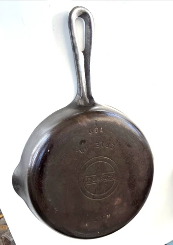 VINTAGE  GRISWOLD  No.3 /709 LARGE BLOCK LOGO CAST IRON SKILLET FRYING PAN