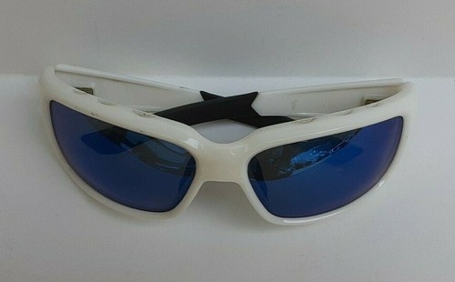 Bimini Bay Sunglasses white frame / blue smoked Lens fishing hunting - Picture 1 of 2