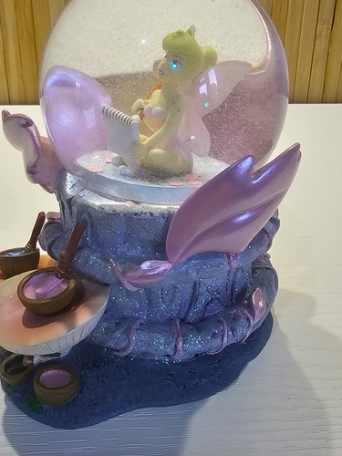 Disney Exclusive Tinkerbell Snow Globe Painting Neverland - Picture 9 of 9