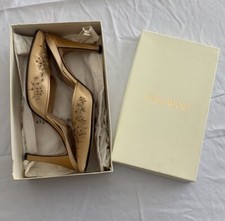 Vera Wang Gold Vintage Heels