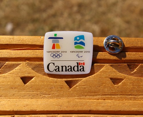 Vancouver 2010 Olympics Canada 1 1/8" Silver Tone Metal Lapel Pin Pinback - Picture 2 of 4