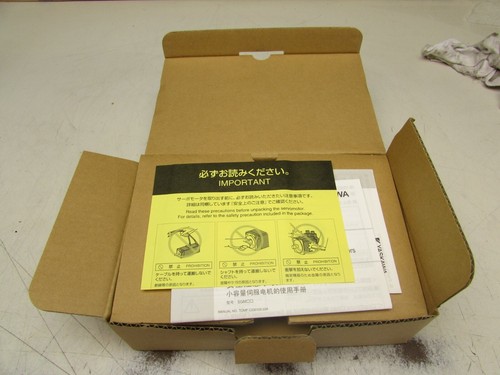 YASKAWA AC SERVO MOTOR SGMAH-A5AAA41-Y2 50W 200V 0.64A 3000RPM NEW IN BOX M/O!! - Picture 4 of 7