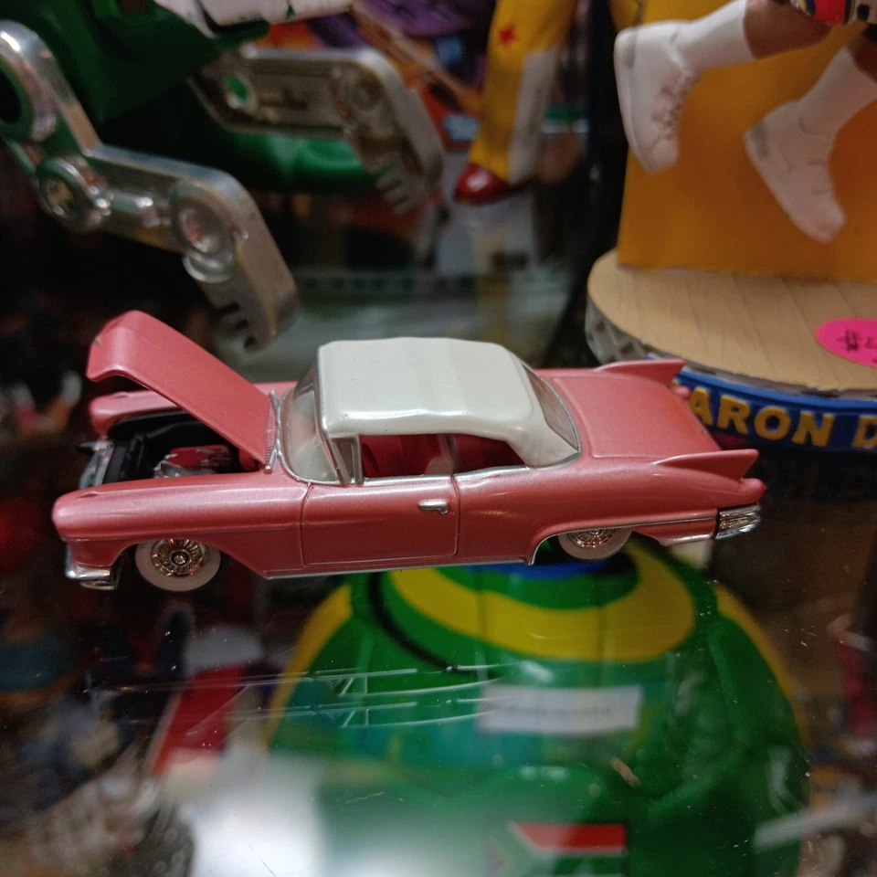 Hot Wheels 1957 Cadillac El dorado Pink Elvis car - Изображение 4 из 4