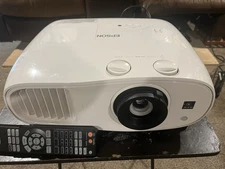 Epson Powerlite Home Cinema 3000 1080p 3D projector Hours 17