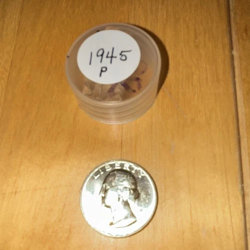 1945 P Washington Quarter 25C Silver  uncirculated 40 coin Roll, some toning
