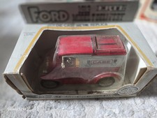 ERTL 1913 Ford Model T Delivery Truck w Locking Bank CASE 1/25 scale