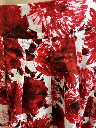 Rivette & Blair Skirt Red Floral Pleated Size 10 As new Cotton - Picture 13 of 14