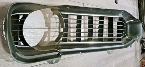 1969 CAMARO SS Z28 NON RS STANDARD GRILLE + MOLDINGS VERY GOOD!!! - Picture 2 of 6