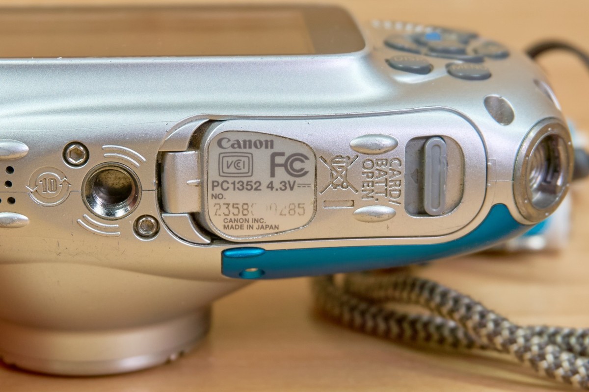 Canon PowerShot D10 12.1 MP Digital Camera FOR PARTS OR REPAIR