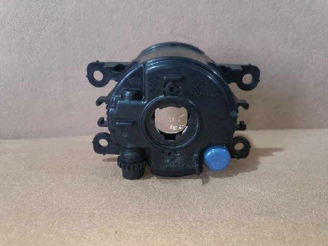 2017 Renault Fluence SM3 Neo Right Fog Light 261504952R - Image 4 of 4