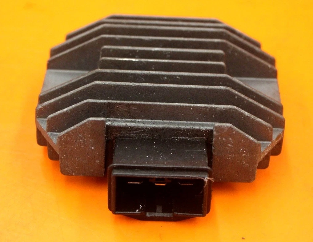 03-05 YAMAHA YZF R6 06-09 R6S OEM RECTIFIER VOLTAGE REGULATOR