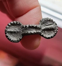 C0589 : belle fibule Mérovingienne ansée